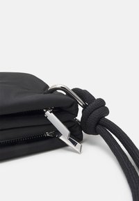 Calvin Klein ROPED CROSSBODY - Sac bandoulière - black