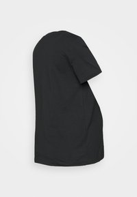T-shirt preto em algodão com mangas curtas, gola redonda e ajuste relaxado, apresentando uma textura suave e uma bainha curva.