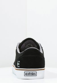 Etnies BARGE - Sapatilhas de skate - black/white