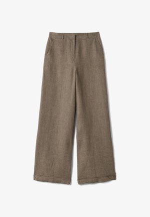 Pantalones de lino marrones con pierna ancha, bolsillos frontales, trabillas para cinturón y dobladillos cosidos, extendidos sobre un fondo blanco.