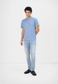 Tommy Jeans LINEAR LOGO TEE - T-shirt basic - colorado blue