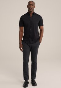 WE Fashion THE TEXTURED - Hlače - black