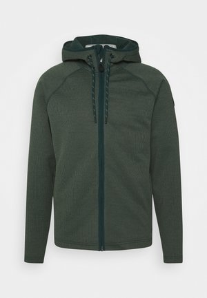 Dunkelgrüner, strukturierter Kapuzenpullover mit Reißverschluss, langen Ärmeln und verstellbaren Kordeln an der Kapuze, auf einfarbigem Hintergrund gezeigt.