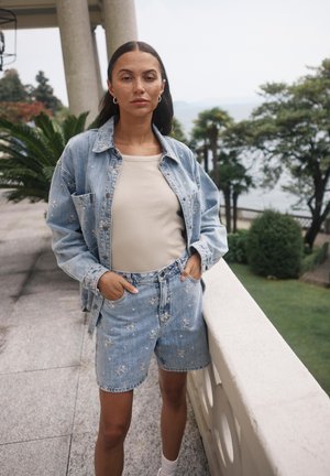 KABABETH - Short en jean - blue denim feather flower emb