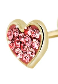 Boucle d'oreille en forme de cœur avec une finition dorée brillante, ornée de plusieurs strass roses, créant un effet étincelant texturé.