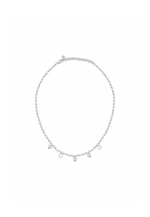 Collana in argento con anelli allungati e cinque pendenti a forma di goccia che pendono dalla catena.