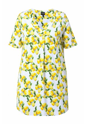 Korte mouwen jurk met een citroenpatroon op een witte achtergrond, V-hals ontwerp en een relaxte pasvorm voor comfort.