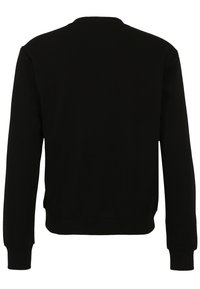 Zwarte sweatshirt met lange mouwen, ronde hals en ribgebreide manchetten. Gladde textuur, geen zichtbare patronen of logo's, eenvoudig ontwerp.