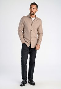 Lindbergh TOUCH - Camicia - lt camel mel