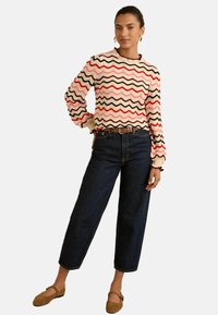 REGULAR FIT - FRILL NECK - Maglione - cream wavy rainbow stripe