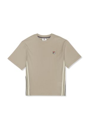 Beiges T-Shirt mit kurzen Ärmeln, kleinem FILA-Logo auf der linken Brust und vertikalen weißen und schwarzen Streifen an den Seiten.