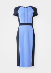 Μπλε και ναυτικό φόρεμα σε χρώματα μπλοκ με κοντά μανίκια, στρογγυλή λαιμόκοψη και εφαρμοστή σιλουέτα που διαθέτει κάθετες ραφές κα�ι κλείσιμο με φερμουάρ.