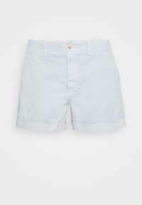 Ljusblå bomullsshorts med knappstängning fram, vikta manschettkanter och två sidofickor. Slät textur och skräddarsydd passform.