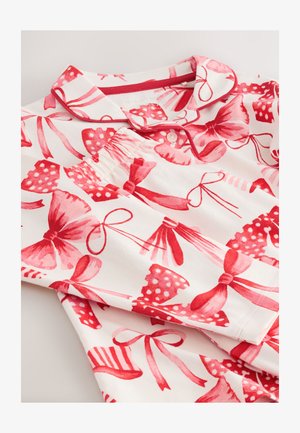 Cămașă de noapte din bumbac roșu și alb, cu diverse modele de funde și buline, cu guler și detalii cu nasturi.