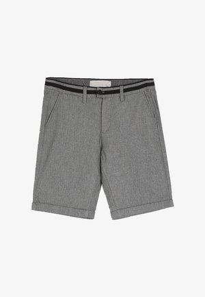 Szare szorty w wzory z czarnym pasem, z zapięciem na guzik i podwiniętym dołem. Materiał wydaje się teksturowany i lekki.