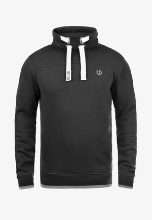 Zwarte sweatshirt met hoge kraag, witte trekkoorden en een klein logo. Voorzien van geribde boorden en zoom met grijze accenten aan de onderkant.
