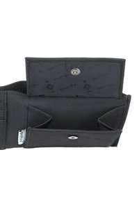 Portefeuille en tissu noir ouvert montrant une poche à pièces vide avec fermeture pression et bords cousus sur fond blanc.