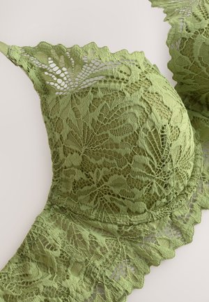 Sutien verde din dantelă cu modele florale, margini ondulate și textură moale. Bretele reglabile completează designul detaliat al țesăturii.