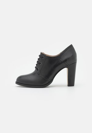 San Marina Snørepumps - black