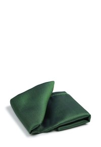 Groene pochet van gestructureerde stof, met een diagonaal patroon, netjes gevouwen met scherpe randen en een glad oppervlak.