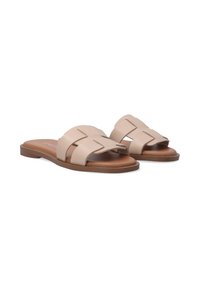 Beige leren slippers met een platte bruine zool, met een geweven bandontwerp en een gladde afwerking. Opvallend door de minimalistische esthetiek.