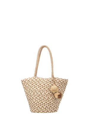 Sac fourre-tout en paille tissée avec une ouverture large, deux poignées arrondies et deux pompons décoratifs attachés à une poignée.
