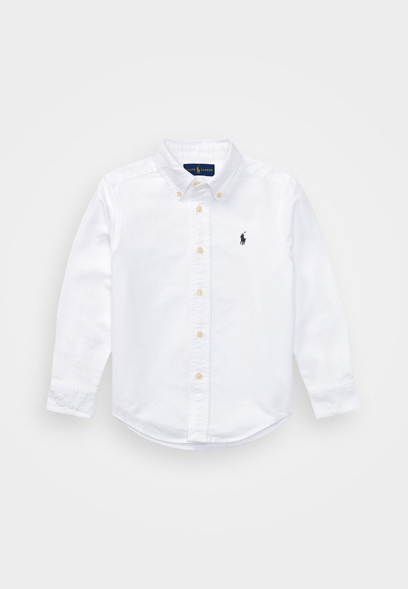 Camicia bianca a maniche lunghe con bottoni, realizzata in cotone. Presenta un colletto classico, orlo arrotondato, bottoni dorati e un piccolo logo blu navy sul petto.