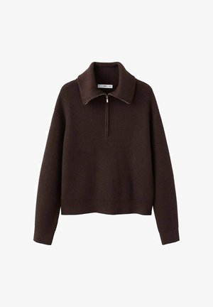 Hnědý žebrovaný pulovr s vysokým límcem a zapínáním na půl zipu. Má volný střih a měkkou strukturu.