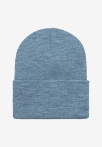Jasnoniebieska dzianinowa czapka beanie z podwiniętym brzegiem. Miękka, teksturowana tkanina, zaokrąglony wierzch i bezszwowy design odpowiedni do codziennego noszenia.