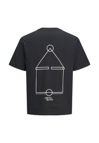 Sort linned T-shirt med store hvide geometriske former og tekst på ryggen, har rund halsudskæring og korte ærmer.