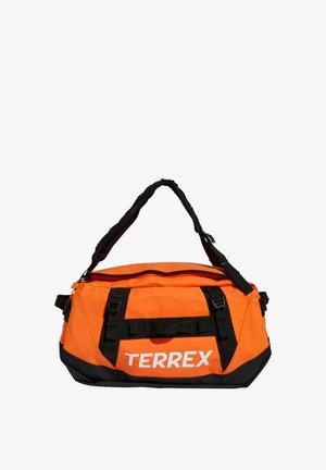 Borsa da palestra arancione e nera con tracolla, maniglie anteriori e logo "TERREX" bianco sul lato.
