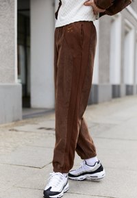 Nike Sportswear Trainingsbroek - brown ale brown