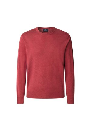 Langer, schlichter Pullover mit Rundhalsausschnitt in einem einfarbigen, gedämpften Rot, mit gerippten Bündchen und Saum, vor einem weißen Hintergrund präsentiert.