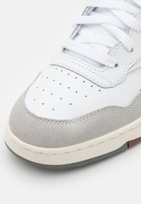 Reebok Classic Matalavartiset tennarit - white