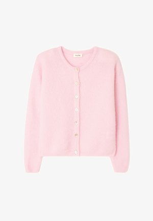 Roosa koheline kardigan ümmarguse kaelusega ja pikkade varrukatega, millel on ees kuus valget nööpi ja tekstureeritud kangas.