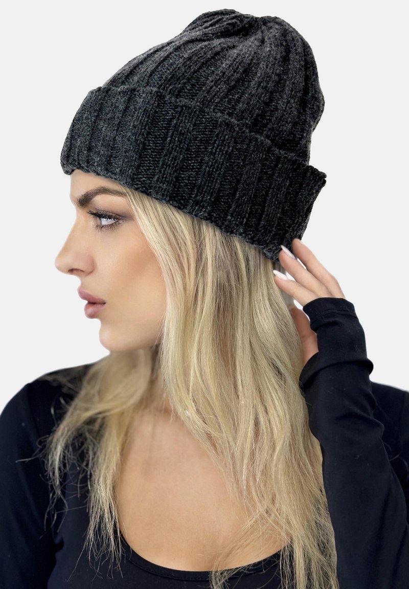 Elara Gorro - grau