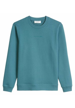 Türkisblauer Pullover mit Rundhalsausschnitt, gerippten Bündchen und Saum, dezentem Logotext auf der Brust sowie einem Stoffetikett innen am Kragen.