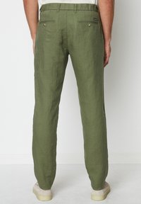 Marc O'Polo OSBY PLEATS - Chinos - olive