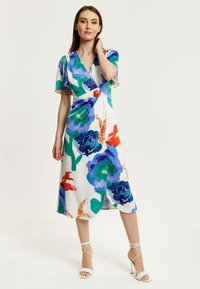 Liquorish FLORAL PRINT BASED MIDI WRAP - Day dress - multicoloured