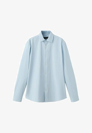 Svijetloplava košulja dugih rukava s gumbima, s oštrim ovratnikom i suptilnim vertikalnim teksturiranim prugama.