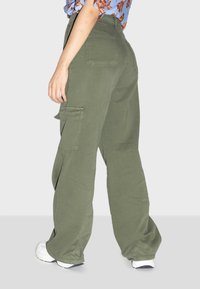 Kaotiko CARGO WIDE LEG - Cargo hlače - khaki