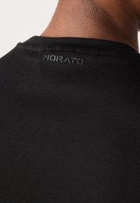 Antony Morato RELAXED FIT WITH SKULL SPONGE PRINT - Print T-shirt - black