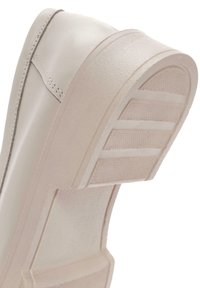 Derimod Scarpe senza lacci - creme