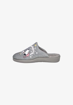 Zapatilla deslizante suave en color gris con Snoopy usando un gorro de dormir rosa, rodeado de estrellas y destellos, y con una suela acolchada.