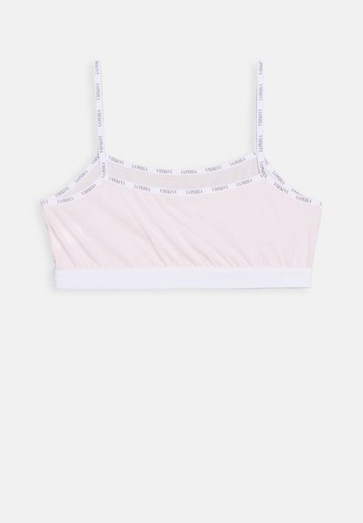 Bralette rosa claro com alças finas, apresentando uma faixa branca na parte inferior e um logótipo repetido "LA PERLA" ao longo da borda superior.