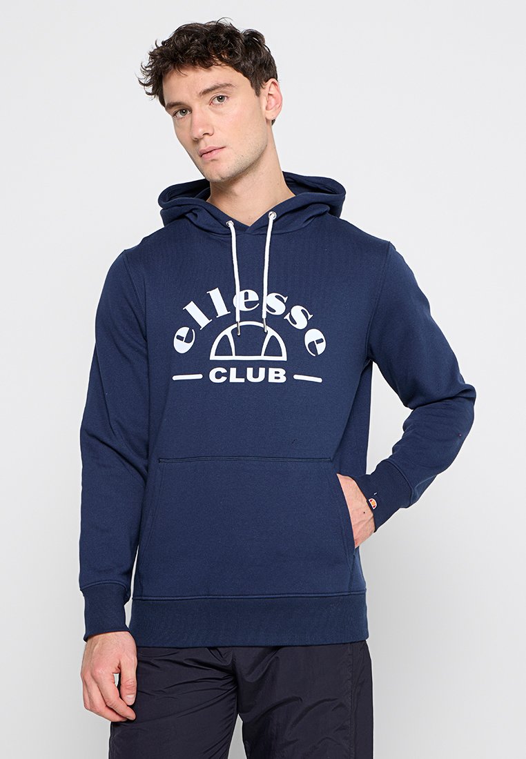 Navy Hoodie aus Baumwolle, mit weißem "ellesse CLUB" Logo, Kängurutasche, Kapuze mit Zugband und gerippten Bündchen.