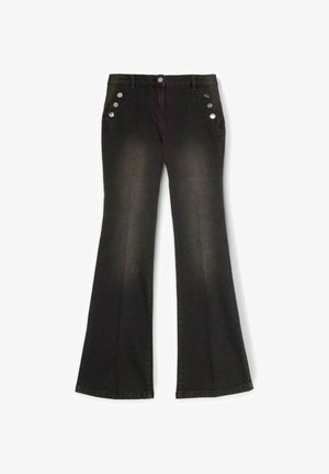 Černé zvonové džíny vyrobené z denimu, se zapínací kapsou vpředu, hladkým povrchem a přiléhavým pasem.