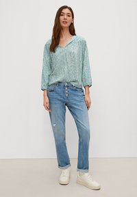 comma casual identity MIT AUSSCHNITT - Blouse - hellblau