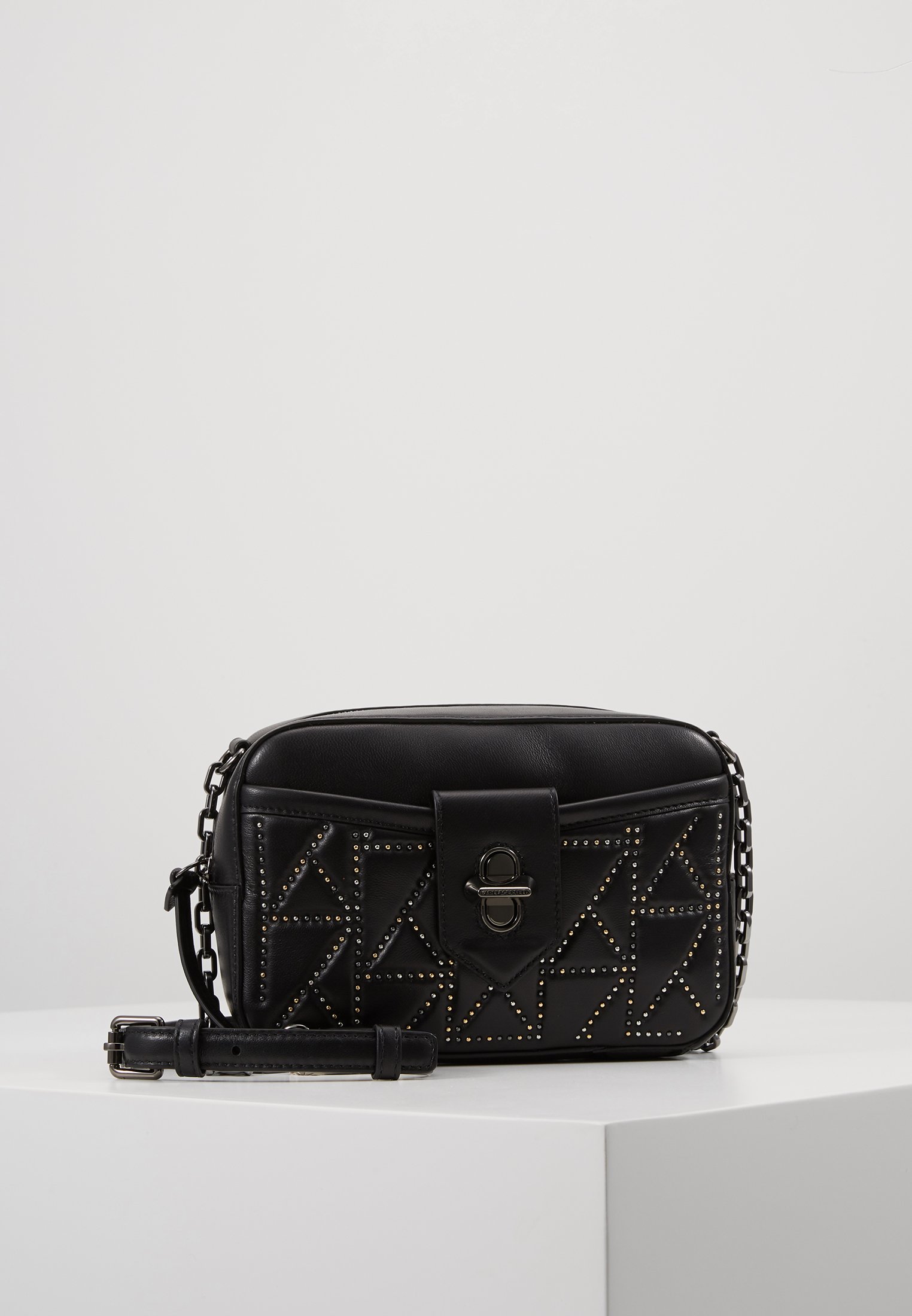 KARL LAGERFELD STUDIO STUDS CAMERA BAG Skulderveske KARL LAGERFELD STUDIO STUDS CAMERA BAG Skulderveske