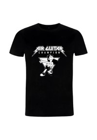 Černé bavlněné tričko s grafikou kreslené postavičky hrající na imaginární kytaru a s nápisem "AIR GUITAR CHAMPION" tučným bílým písmem.
